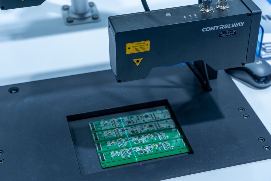 Stroj za inspekciju PCB-a